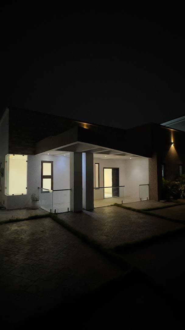 4 Bedroom House for Sale - Lakeside Estate