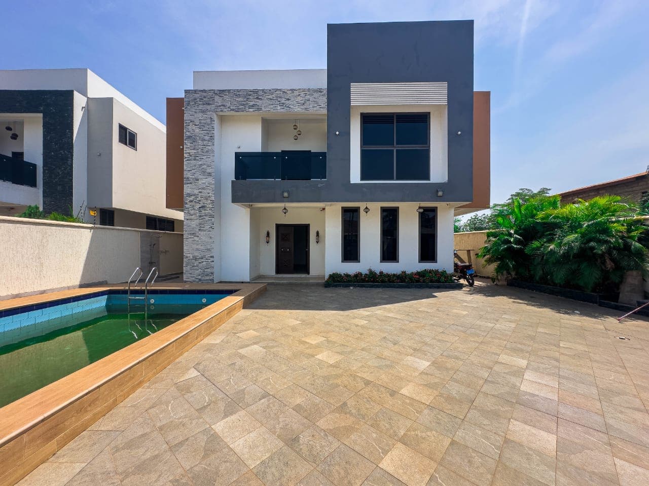 LUXURY 4-BEDROOM HOME + STAFF QUARTERS – NMAI DZORN, ACCRA