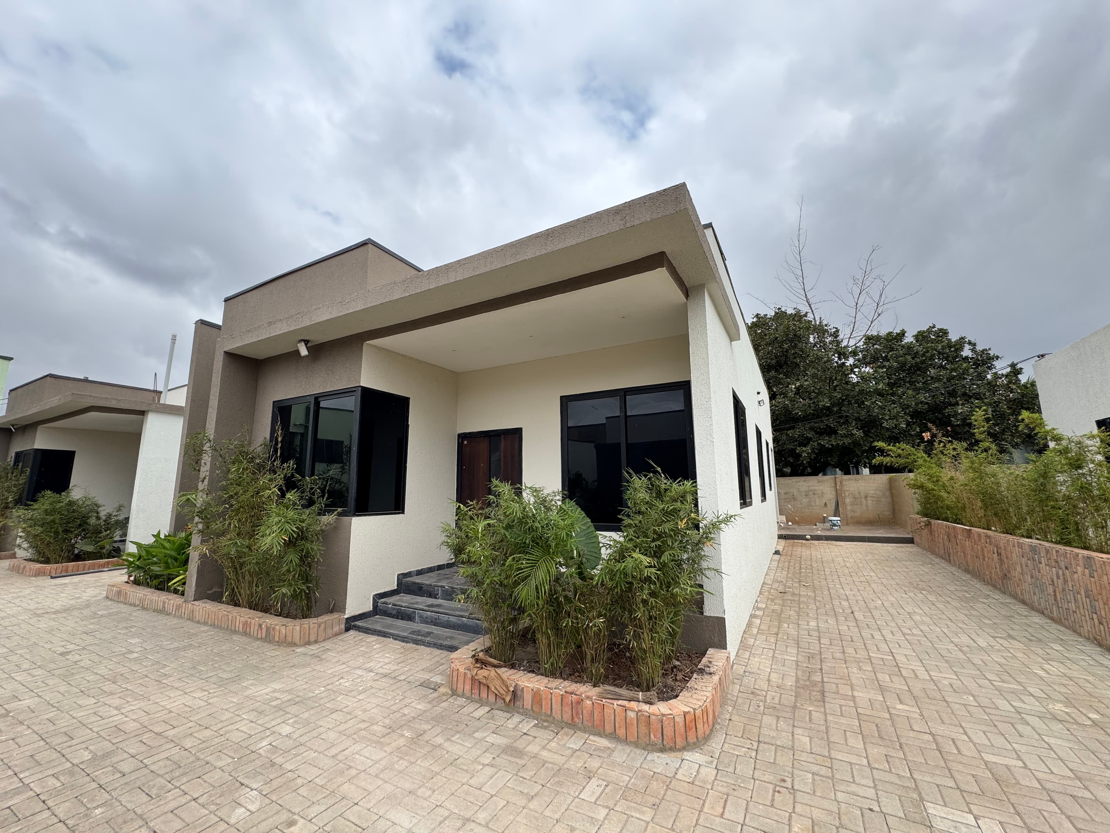 3bedroom townhouses with staff quarters for sale