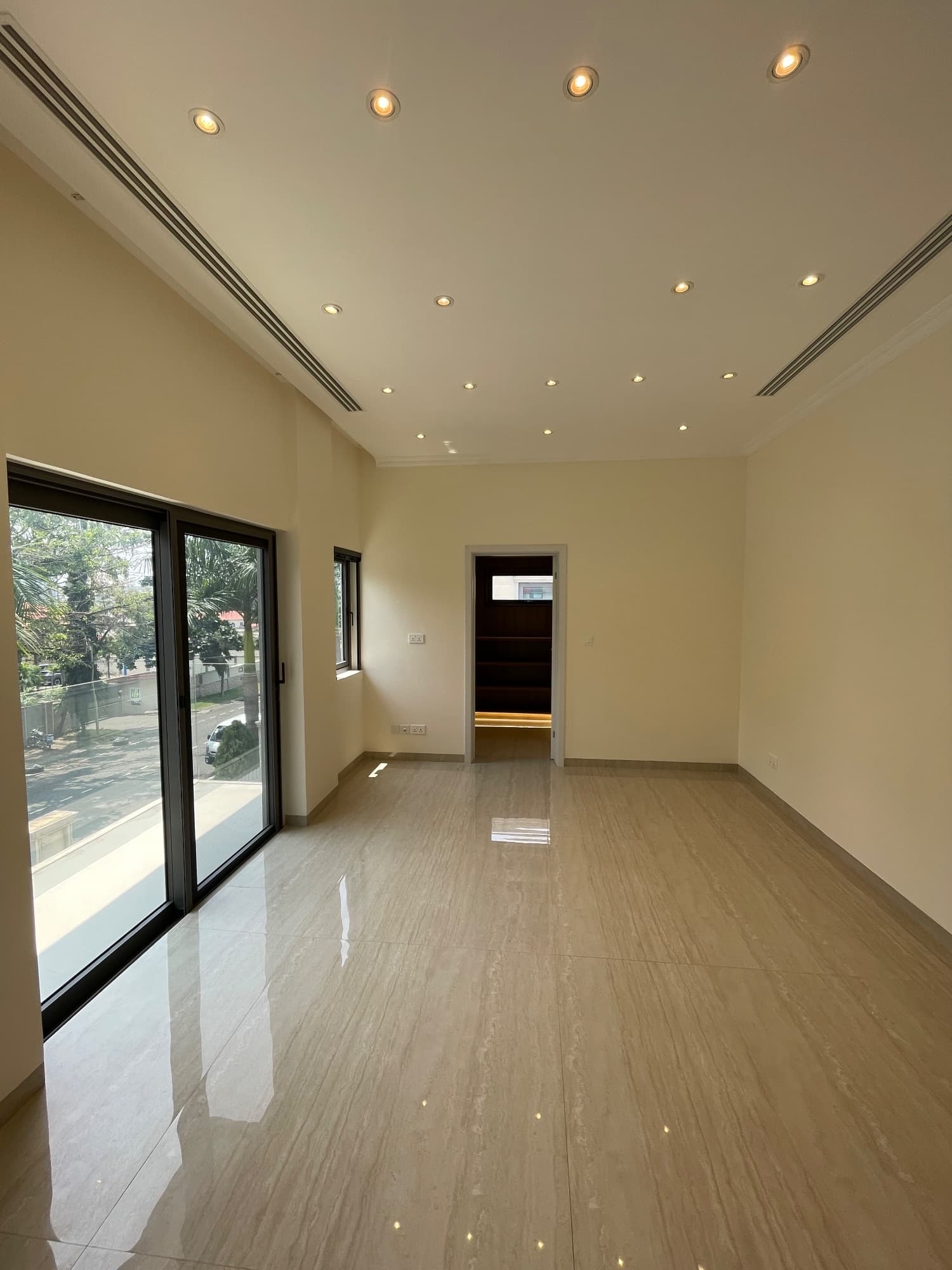3 BEDROOM TOWNHOUSE FOR RENT AT AIRPORT