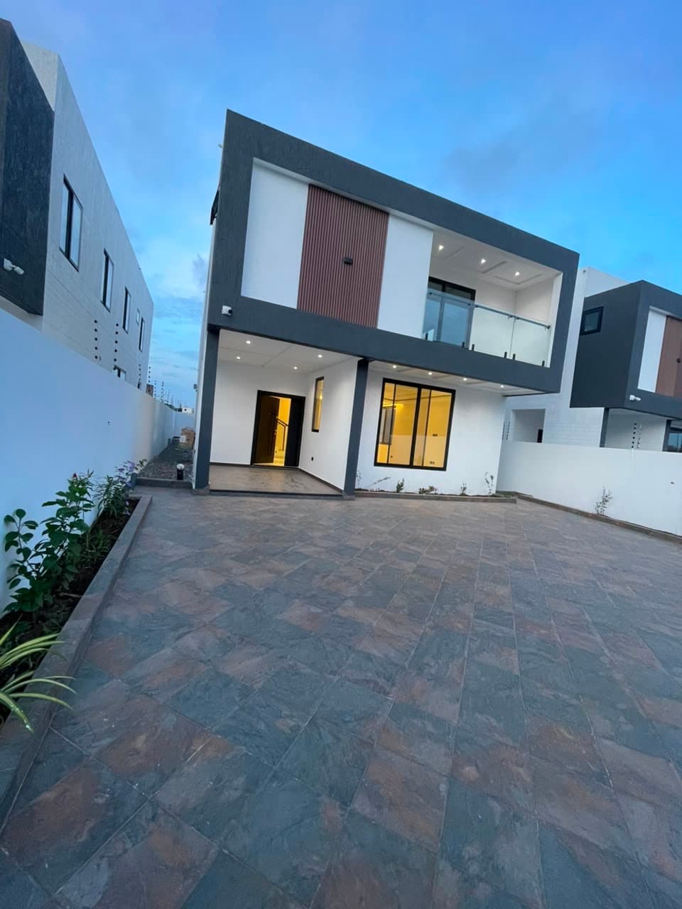 Newly built 4bedroom with a servant quarters for sale at East airport