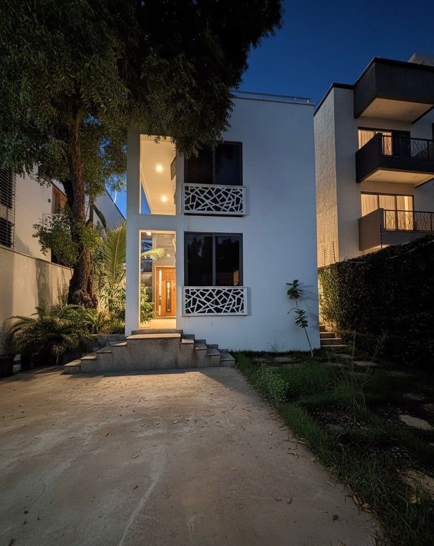 4 Bedroom for sale at East airport