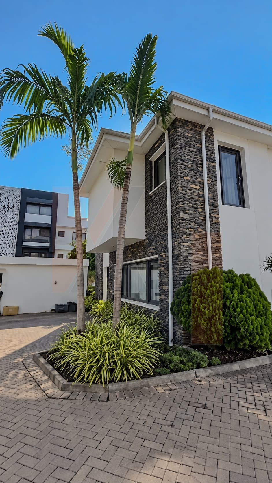 4BEDROOM HOUSE WITH BOYS QUARTERS FOR SALE AROUND CHAIN HOMES